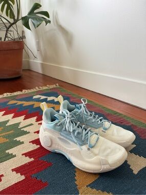 Women's Volleyball Sneakers in Light Blue and White